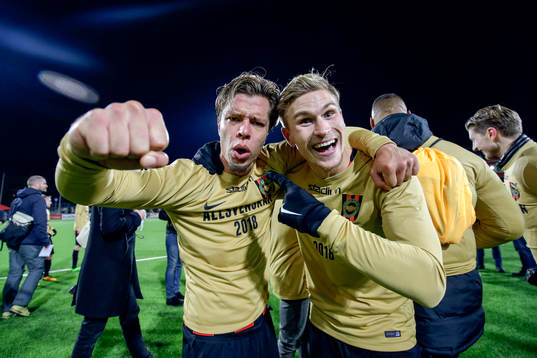 Brommapojkarnas Erik Figueroa och Carl Starfelt jublar