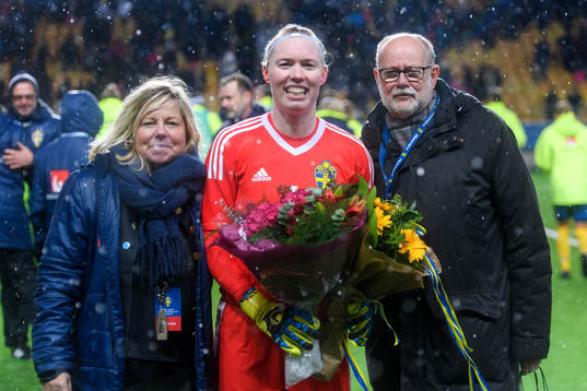e landskamp under VM-kvalmatchen i fotboll mellan Sverige och Ungern den 24 oktober 2017 i Borås och är därmed den målvakt som gjort flest landskamper någonsin i Sverige.