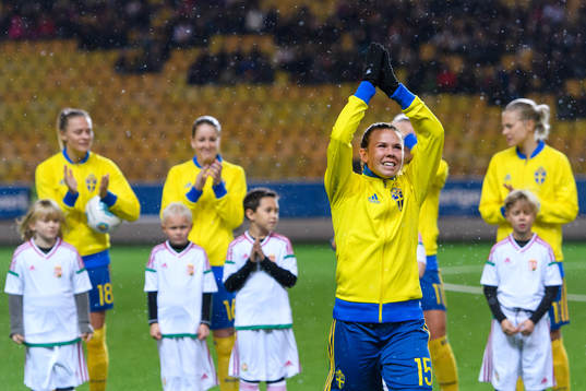 Sveriges Jessica Samuelsson hyllas för att hon gjort 50