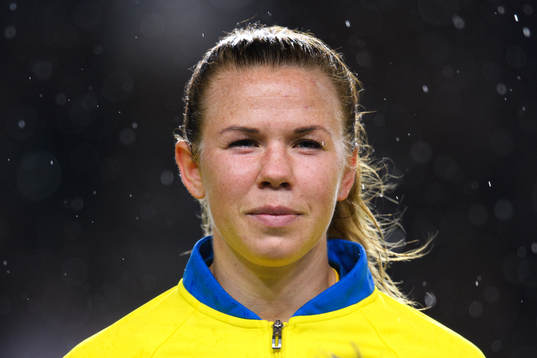 Sveriges Jessica Samuelsson vid lineup innan VM-kvalmatchen
