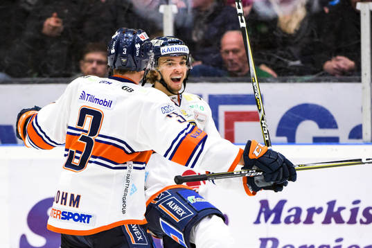 Växjös Oliver Bohm och Adam Brodecki jublar