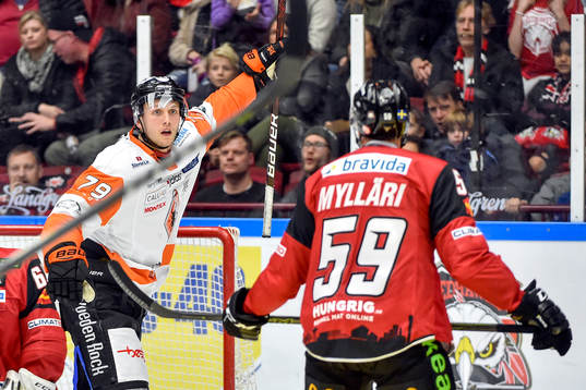 Karlskronas Emil Lundberg jublar