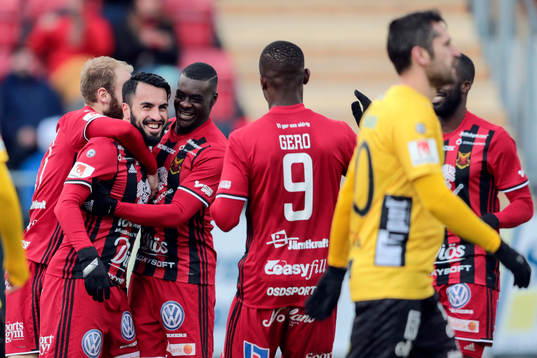 Östersunds Brwa Nouri jublar med lagkamrater