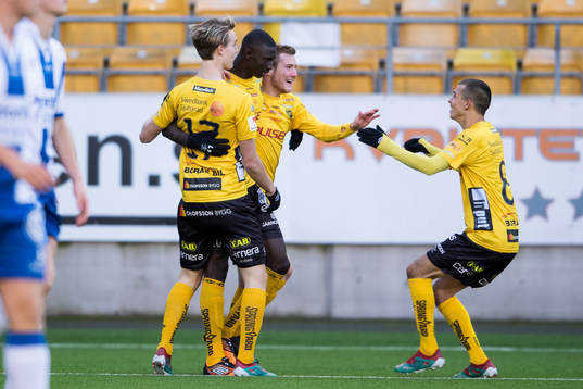 Elfsborgs Marokhy Ndione jublar tillsammans med Johan Andersson, Danijel Ramadanovic och Hugo Svensson efter att gjort 1-0
