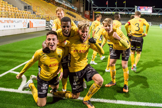 Elfsborgs Aleksandar Ceganjac jublar med Nattnael Zerai, Noah Söderberg, Jesper Sandberg Hesselgren och Johannes Vedin efter att gjort 1-0