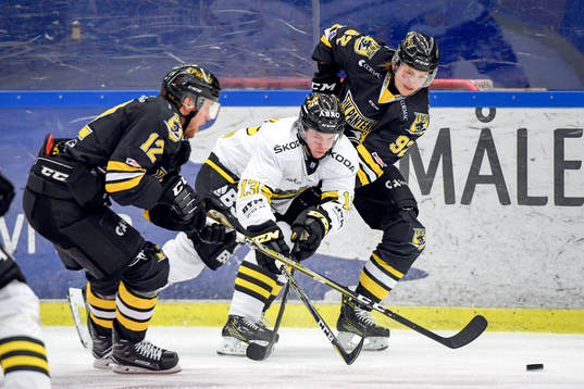 s Henrik Marklund och Panterns Robin Dahse och Dennis