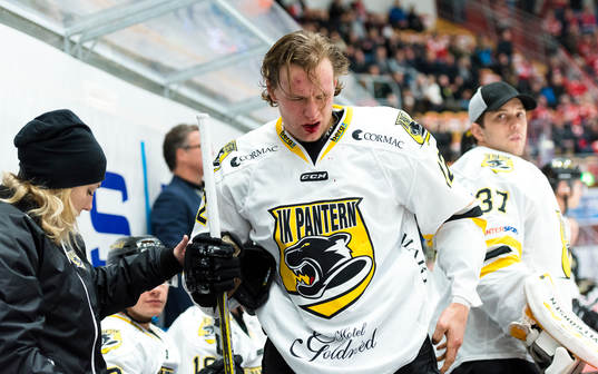 Panterns Robin Dahse kliver av på pga skada i munnen