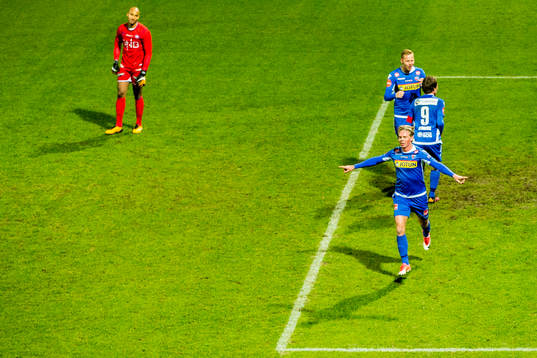 Andre Sødlund of Sandefjord celebrates scoring 2-0 as goalkeeper Adam Larsen Kwarasey of Vålerenga looks dejected