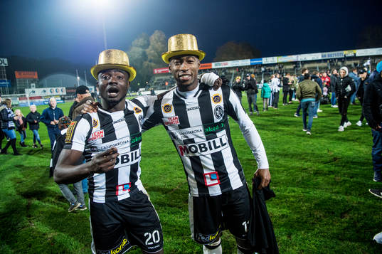 Landskronas Edafe Egbedi och Karim Sadat jublar