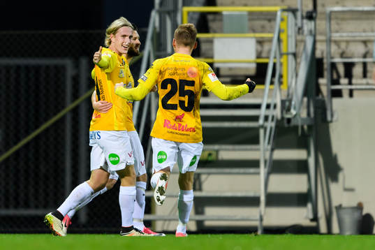 Falkenbergs Viktor Götesson jublar efter 2-0