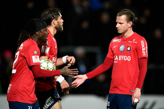 Örgrytes Johan Elmander jublar efter att han gjort 1-1-målet
