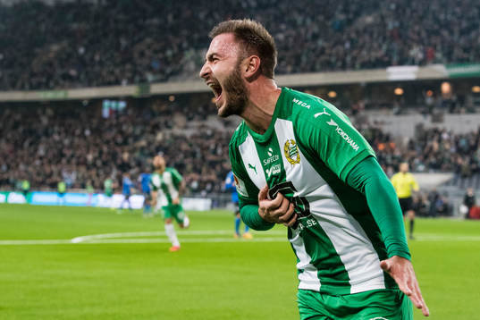 Hammarbys Muamer Tankovic jublar efter att ha gjort 1-0 för Hammarby