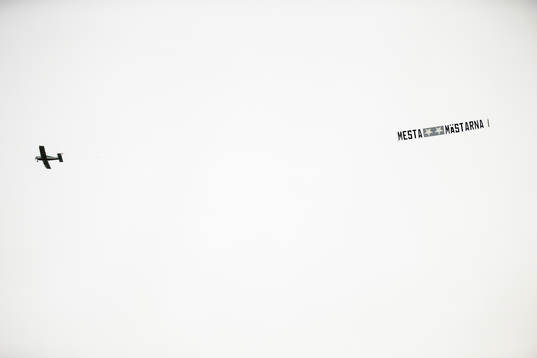 Flygplan med hälsing från Malmö FF före