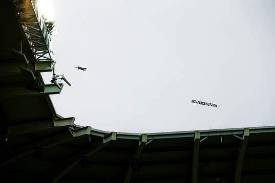 Flygplan med hälsing från Malmö FF före