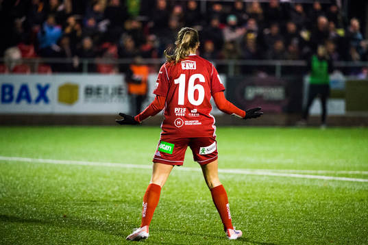 Piteås Felicia Karlsson jublar efter sitt 4-1