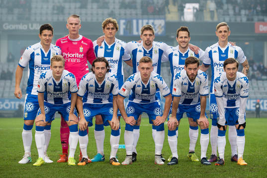 IFK Göteborgs startelva uppe fr.v. David Boo Wiklander, målvakt Pontus Dahlberg, Thomas Rogne, Mikael Boman, Tobias Hysén, Sören Rieks och nere fr.v. Billy Nordström, Mikkel Diskerud, Sebastian Ohlsson, Emil Salomonsson och Patrik Karlsson Lagemyr innan fotbollsmatchen i allsvenskan mellan IFK Göteborg och GIF Sundsvall den 5 november 2017 i Göteborg.