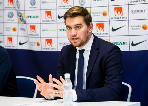 AFC Eskilstunas tränare Michael Jolley på presskonferensen