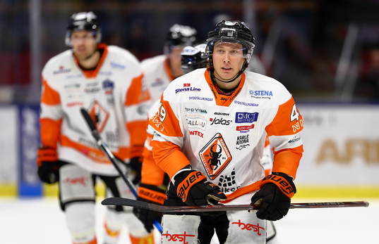 Karlskronas Filip Cruseman jublar