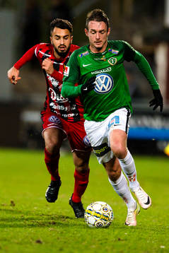 Jönköpings Daryl Smylie jagas av Östersunds Brwa Nouri