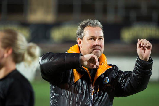 Göteborgs tränare Stefan Rehn jublar