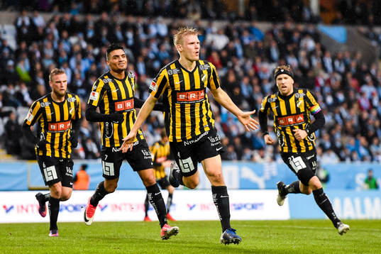 Häckens Juhani Ojala jublar efter 0-1