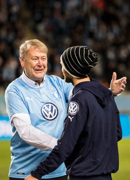 Åge Hareide tränare från 2014 gratulerar Malmö FFs Magnus Wolff Eikrem