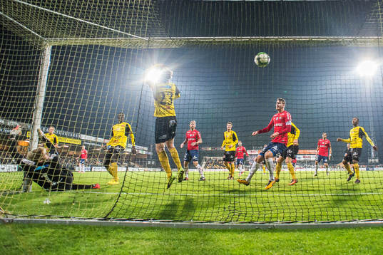 Örgrytes William Atashkadeh gör 2-1