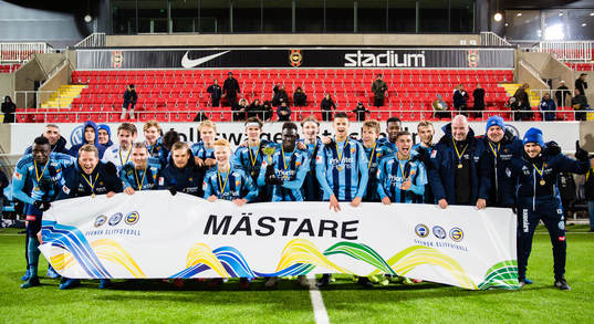 Djurgårdens U21 lag poserar för ett lagporträtt