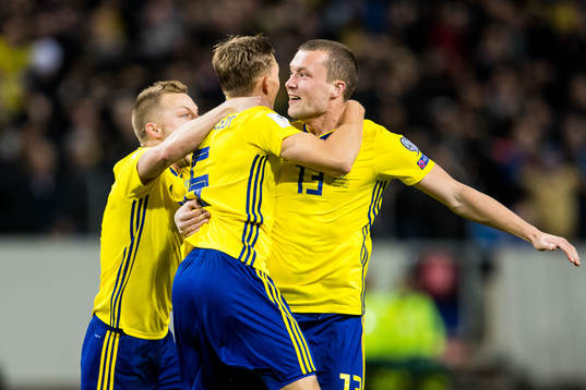 Sveriges Jakob Johansson jublar efter sitt 1-0 mål