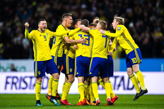 Sveriges spelare jublar