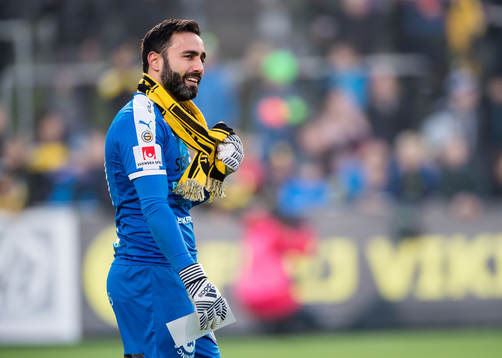 Frejs målvakt Marko Atanackovic reagerar