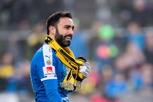 Frejs målvakt Marko Atanackovic reagerar