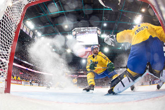 Dick Axelsson #28, Sweden, Jhonas Enroth #1, Sweden