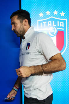 Gianluigi Buffon lämnar Italiens fotbollslandslags