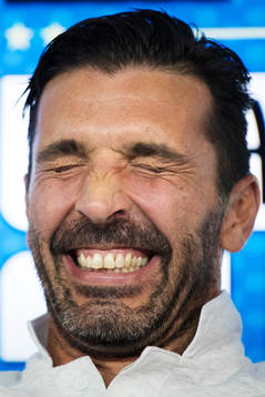 Gianluigi Buffon skrattar