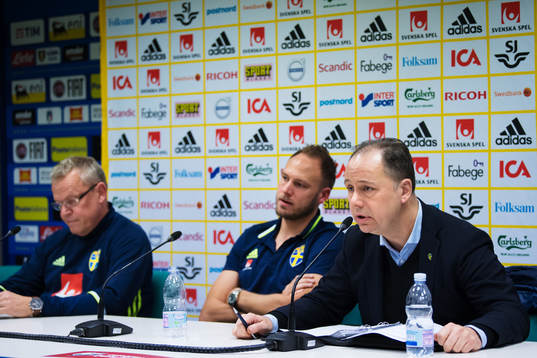 Förbundskapten Janne Andersson, Andreas Granqvist och presschef Niklas Bodell