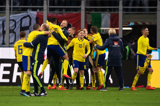 Sveriges spelare med Isaac Kiese Thelin, John Guidetti och