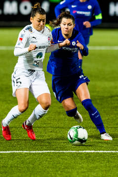 Rosengårds Alexandra Lowe Riley i kamp om billen med