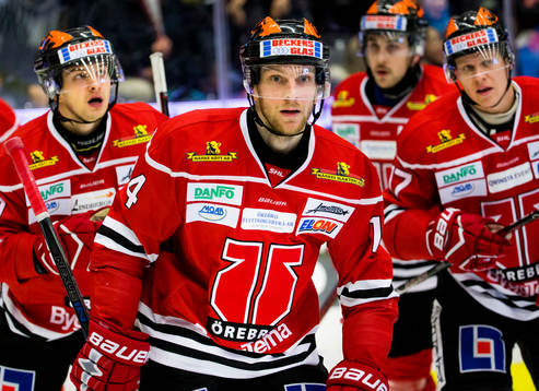 Örebros Tom Wandell gör 1-0 och jublar med Örebros Libor