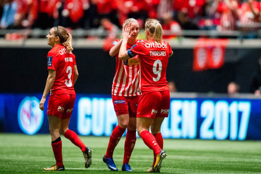 Elise Hove Thorsnes of Avaldsnes celebrates with Cecilie Pedersen after scoring 1-0