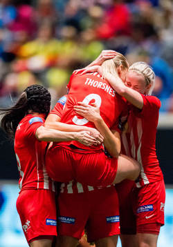 Elise Hove Thorsnes of Avaldsnes celebrates with Cecilie Pedersen after scoring 1-0