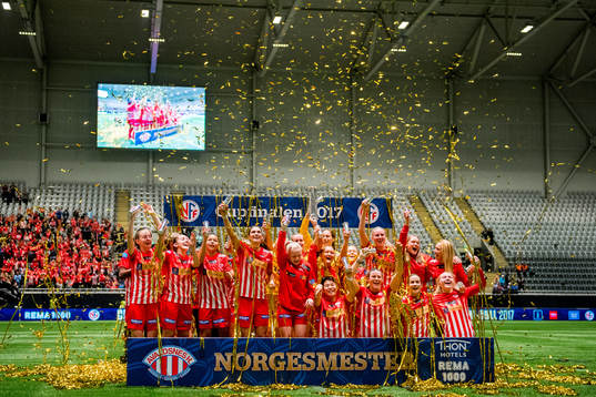 Players of Avaldsnes celebrate winning the cup final match between Avaldsnes and Vålerenga