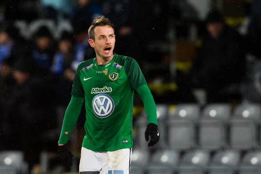 Jönköpings Daryl Smylie missnöjd med ett domslut