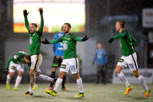 Jönköpings Robert Gojani jublar efter 1-0