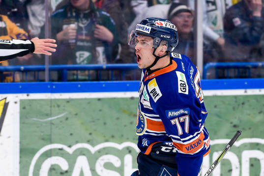 Växjös Pontus Netterberg jublar