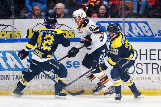 s Dylan Reese och Lawrence Pilut