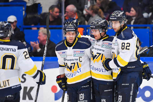 s Dylan Reese jublar