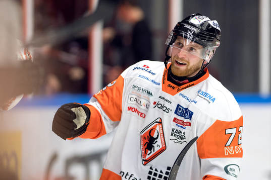 Karlskronas Joachim Rohdin jublar med lagkamrater