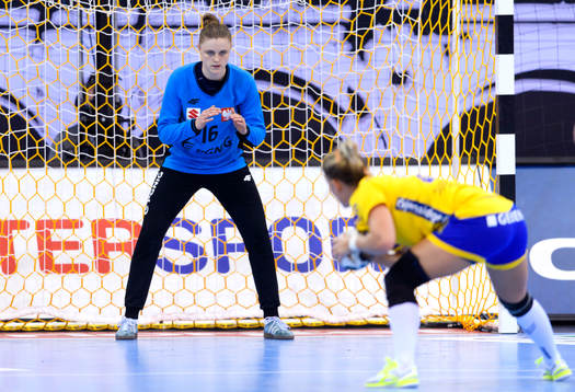 Polens målvakt Adrianna Placzek i matchen mellan Sverige