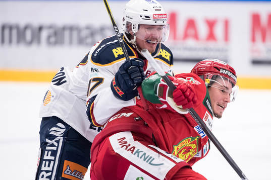 Djurgårdens Henrik Eriksson och Moras Robin Johansson  i